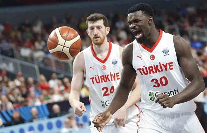 12 Dev Adam Tarihe Geçerek EuroBasket Yarı Finallerinde Yer Aldı