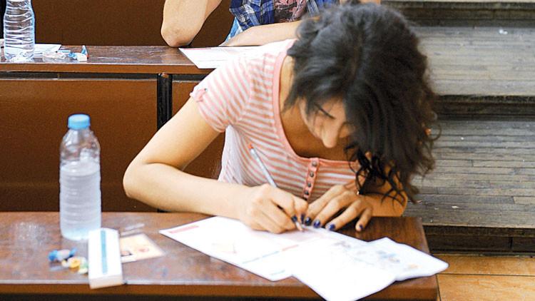 YKS ek tercih sonuçlarıyla ilgili bekleyiş devam ediyor. 2025 YKS ek tercihleri, ÖSYM'nin resmi web sitesinde uygun tarih aralıklarında yayımlanacak. Geçmiş yıllarda olduğu gibi, bu yıl da tercih işlemlerinin tamamlanmasından sonra sonuçların açıklanması planlanmaktadır.