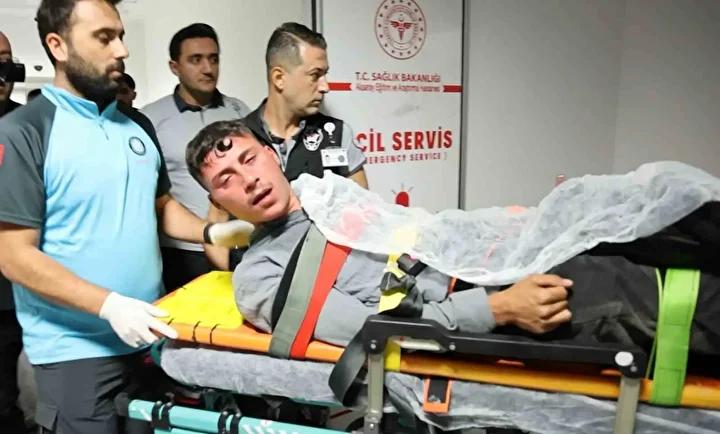 Aksaray'da Bıçaklı Kavga: İki Genç Yaralandı ve Hastaneye Kaldırıldı