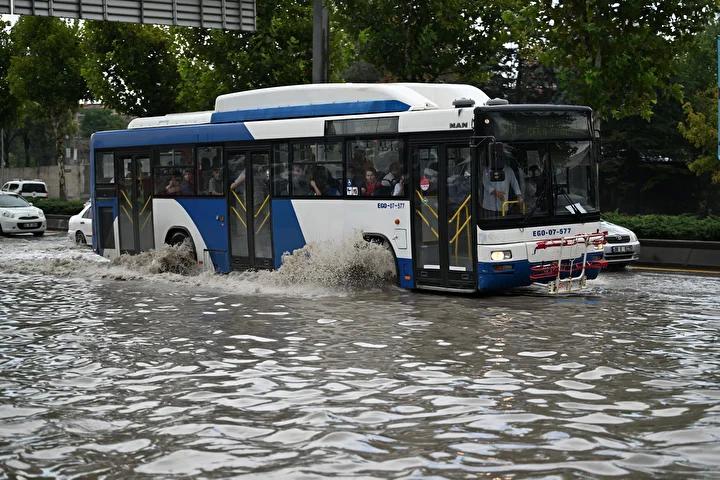 Ankara'da Sağanak Sonrası Kademe Kademe Ulaşımdaki Zorluklar