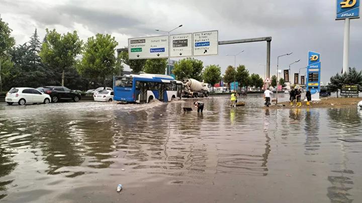 Ankara'da Sağanak Sonrası Kademe Kademe Ulaşımdaki Zorluklar
