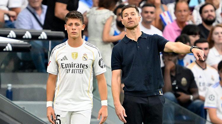 İspanya LaLiga, genç yetenekler arasından öne çıkan isimleri ödüllendiriyor. Eylül ayının en iyi 23 yaş altı oyuncusu olarak seçilen Arda Güler, bu prestijli ödüle layık görüldü. Real Madrid formasıyla sahne alan Türk futbolcu, özellikle gösterdiği performansla dikkatleri üzerine çekti.