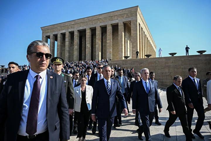 Atatürk'ü Anma Töreninde CHP Lideri Özel'den Anlamlı Kutlama Mesajı