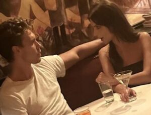 Austin Butler ve Emily Ratajkowski Samimi Akşam Yemeğinde Bir Arada