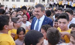 Bakan Tekin'den Okul Ziyareti ve Öğrencilerle Sohbet