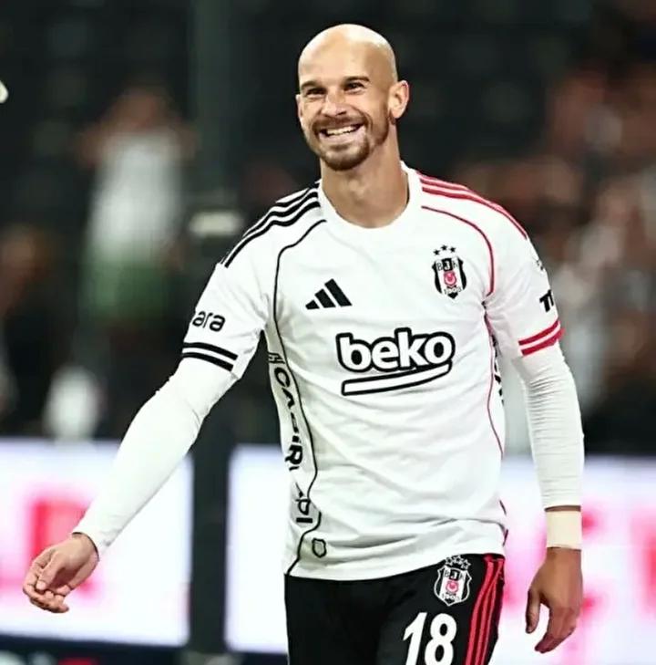 Beşiktaş-Kocaelispor Maçındaki Tartışmalı Pozisyon ve Hakem Kararları