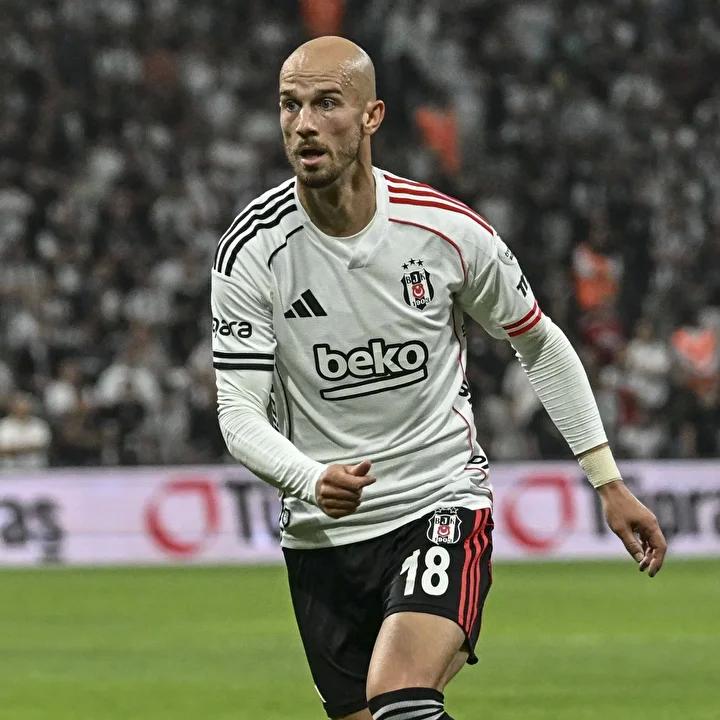 Beşiktaş-Kocaelispor Maçındaki Tartışmalı Pozisyon ve Hakem Kararları