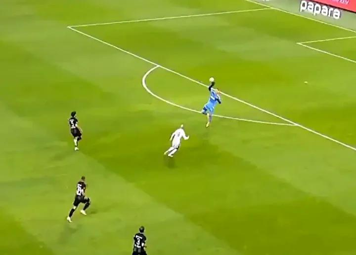 Beşiktaş-Kocaelispor Maçındaki Tartışmalı Pozisyon ve Hakem Kararları