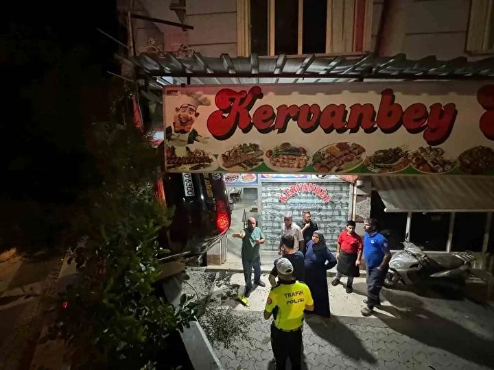 Birecik'te Otomobil Kazası Güvenlik Kamerasında