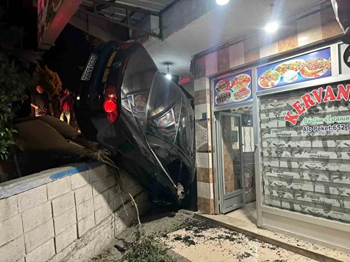 Birecik'te Otomobil Kazası Güvenlik Kamerasında