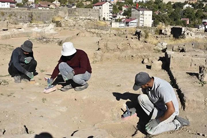 Bitlis Kalesi Kazılarında Ortaya Çıkan Önemli Kültürel Buluntular ve Çalışmalar