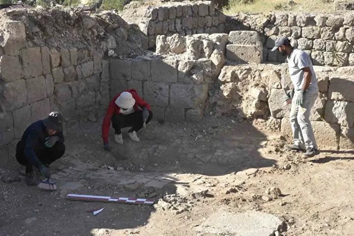 Bitlis Kalesi Kazılarında Ortaya Çıkan Önemli Kültürel Buluntular ve Çalışmalar