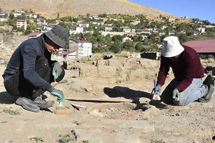 Bitlis Kalesi Kazılarında Ortaya Çıkan Önemli Kültürel Buluntular ve Çalışmalar