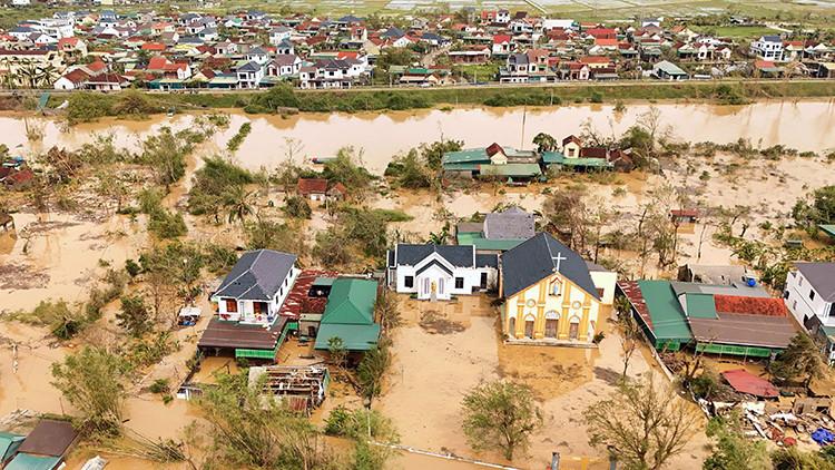 Bualoi Tayfunu Vietnam ve Filipinler'de Vahim Hasarlara Neden Oldu