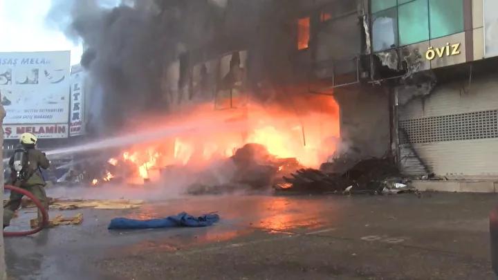 Çok Sayfalı Yangın Olayı: Plastik Dükkanında Başlayan ve Çevre İş Yerlerine Sıçrayan Korkutan Alevler