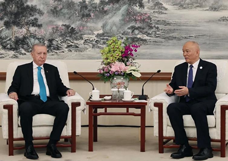 Cumhurbaşkanı Erdoğan ve Çinli Yetkililer Tiencin’de Bir Araya Geldi