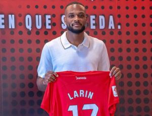 Cyle Larin, Feyenoord ile Resmi Anlaşmaya Yaklaşıyor