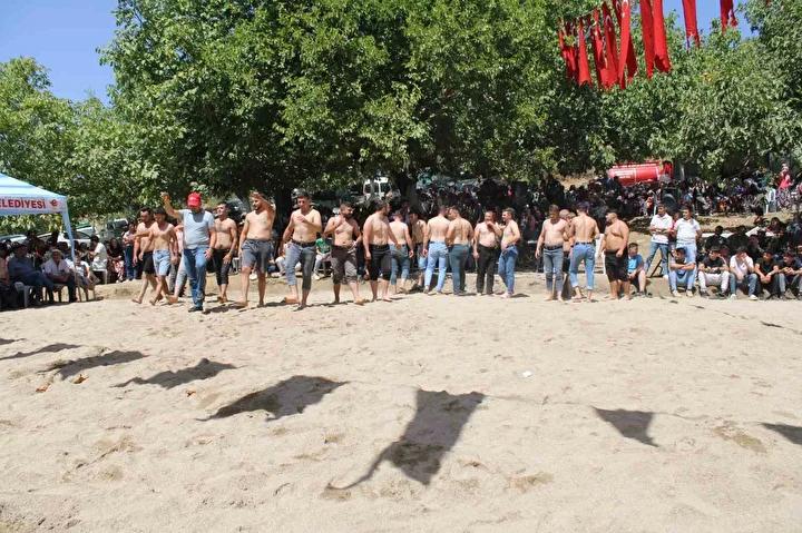 Dağeymiri’de Geleneksel Güreşler Tekrar Canlandı: Kadıbağı Festivali İkinci Kez Gerçekleşti