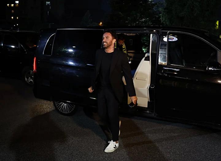 Fenerbahçe’nin yeni teknik direktörü Domenico Tedesco, resmi olarak takımın başına geçti ve ilk açıklamasını kulüp televizyonundan yaptı. Heyecan ve gurur duygularını dile getirirken, taraftarların uyandırdığı büyük sevgi ve bağlılıktan oldukça etkilendiğini belirtti.