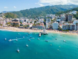 Dünyanın Kalbinde Bir Rüya: Chloe Caldwell ve Puerto Vallarta Keşfi