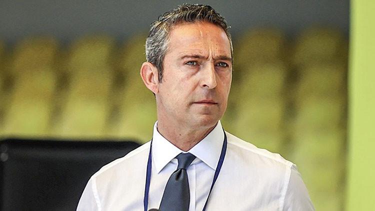 Fenerbahçe, Süper Lig’de üst üste 4 kez ikinci sırayı almasının ardından yeni sezona büyük bir kadro operasyonuyla başladı. Başkan Ali Koç önderliğindeki yönetim, sezonu şansa bırakmamak amacıyla tarihinin en kapsamlı transfer hamlesini gerçekleştirdi. Toplamda 9 yeni transfer yapan sarı lacivertliler, 13 oyuncu ile yollarını ayırdı. Özellikle yeni gelen isimlerin hemen hemen hepsi ilk 11’de oynayacak seviyede olup, takımı yeniden şekillendirmeyi amaçlıyor.