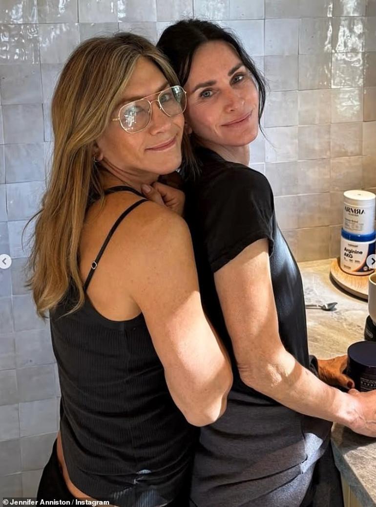Friends Dizisinin Efsanevi Kadrosunu ve Yıllarca Süren Dostluklarını Keşfedin