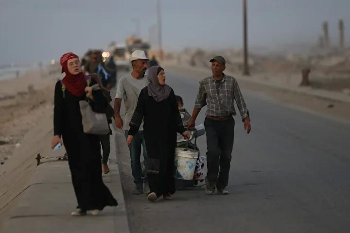 Gazze'deki Filistinliler Zor Günler Yaşarken Güney Yönde Göç Ediyor