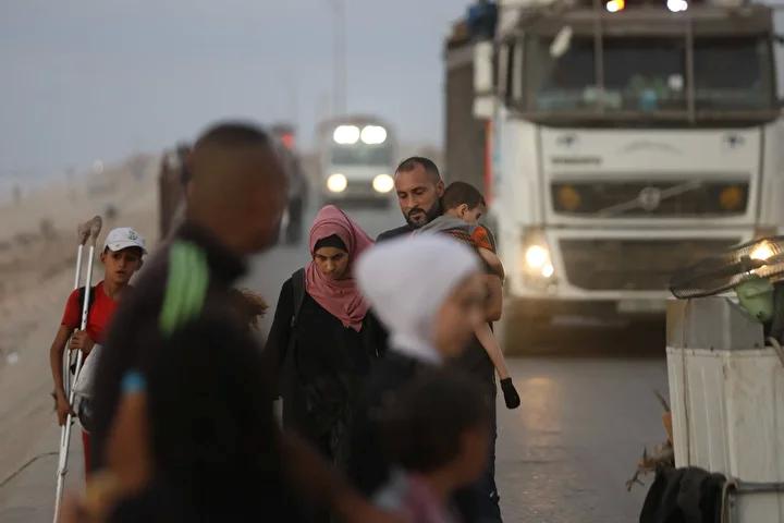 Gazze'deki Filistinliler Zor Günler Yaşarken Güney Yönde Göç Ediyor