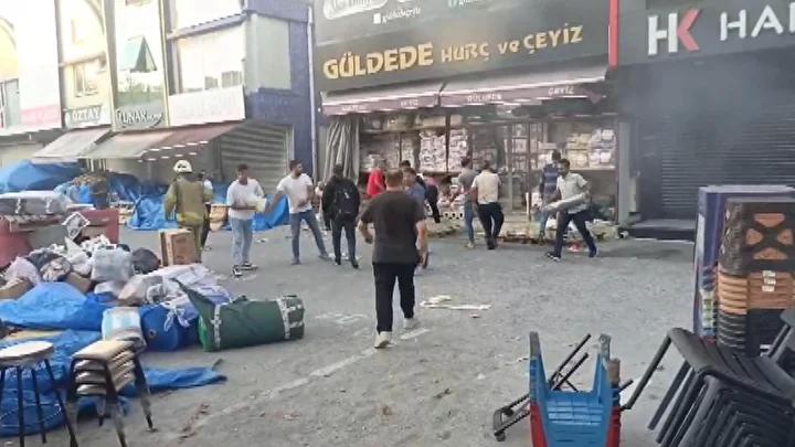İstanbul'daki Plastik Ürünler Satış Noktasında Yangın Kontrol Altına Alındı
