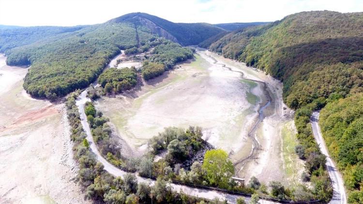 İstanbul'un Su Seviyesi Endişe Verici Düşüşte: 2025 Baraj Doluluk Durumu ve Güncel Veriler