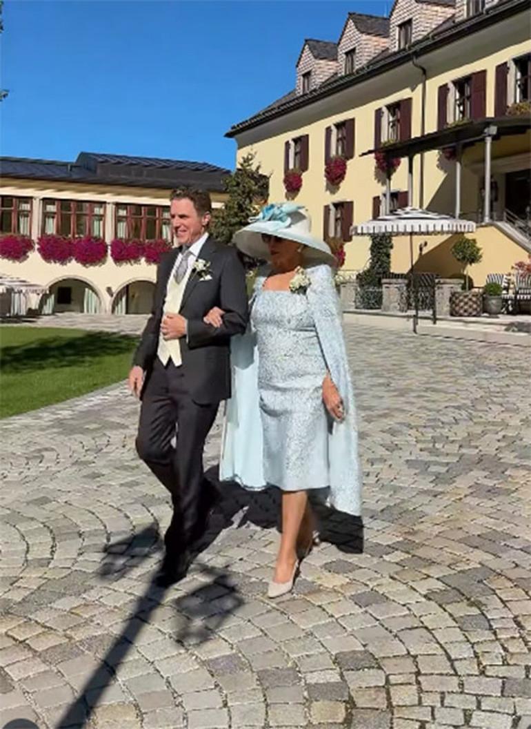 Joan Collins'in Oğlunun Düğünündeki Büyüleyici Anlar ve Aile Efsaneleri