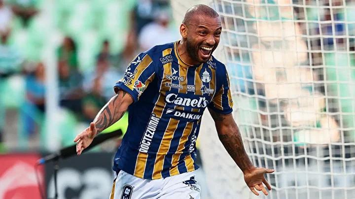 Joao Pedro'nun Meksika Macerası: Beklenmedik Bir Başarı Hikayesi