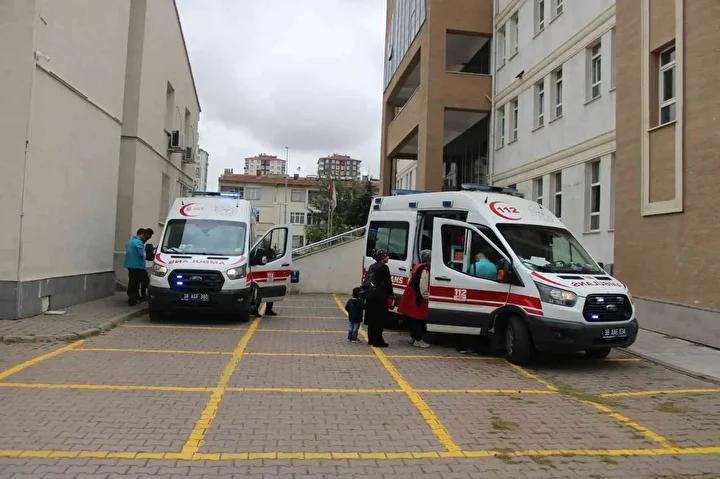 Kayseri’de Okul Yangını Alarmı: Öğrenciler Yaralandı