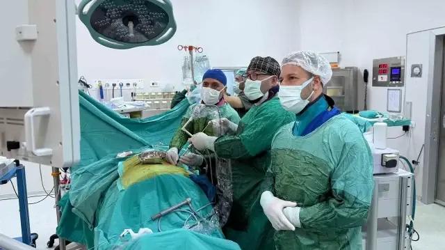 Malatya’da Büyük Böbrek Taşı Ameliyatı: Kapalı Yöntemle Başarıyla Tamamlandı