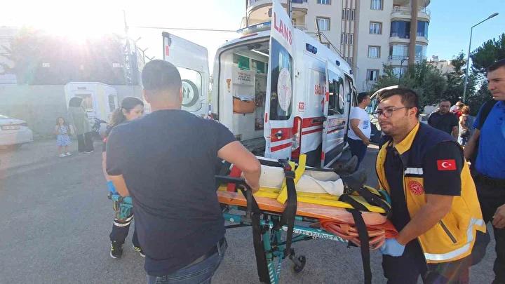 Manisa Demirci’de Öğrenci Servisi ve Hafif Ticari Araç Çarpıştı: 9 Yaralı