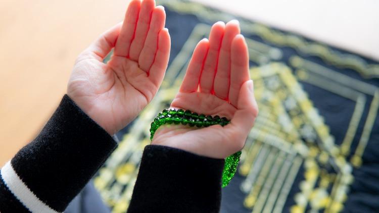 İmam Suyutî’den Mevlid Kandili'nde Çekilecek Zikirler ve Tesbihler