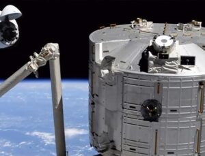 NASA ve SpaceX’ten Yörünge Yükseltme Başarısı – ISS Güvenliği İçin Kritik Adım