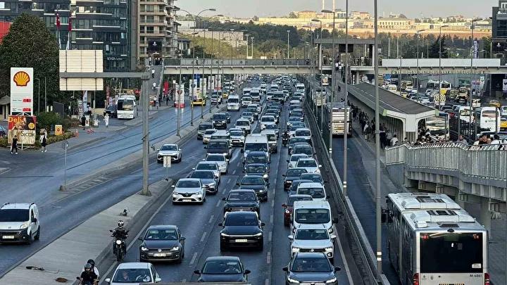 Okul Uyum Haftası Nedeniyle İstanbul Trafiği Yoğunlaşıyor