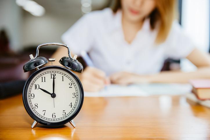 Millî Eğitim Bakanlığı tarafından ortaokul ve lise seviyelerinde uygulanacak ortak sınavlara ilişkin önemli duyuru yapıldı. 6,7,8,9,10,11,12. sınıflar için hazırlanan örnek konu ve soru dağılımları kamuoyuna sunuldu. Bu belge, sınavların düzenlenmesi ve hazırlanması süreçlerinde kullanılacak temel referans olma özelliği taşıyor.