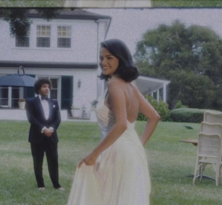 Selena Gomez ve Benny Blanco'nun Gizli ve Büyüleyici Düğünü Santa Barbara'da gerçekleşti
