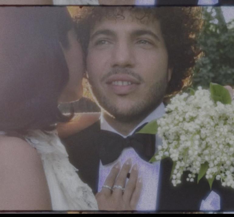 Selena Gomez ve Benny Blanco'nun Gizli ve Büyüleyici Düğünü Santa Barbara'da gerçekleşti