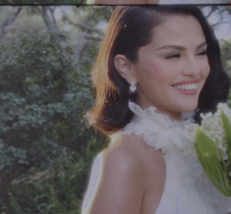 Selena Gomez ve Benny Blanco'nun Gizli ve Büyüleyici Düğünü Santa Barbara'da gerçekleşti