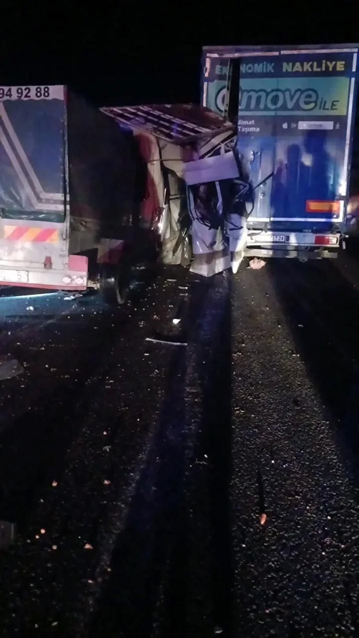 Tarsus Otoyolu'nda Feci Trafik Kazası: 3 Ölü, 16 Yaralı