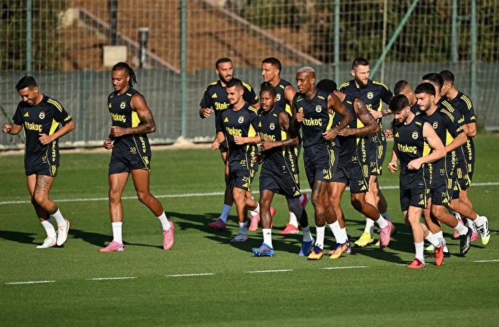 Tedesco'nun Trabzonspor Maçı Hazırlıkları: Sürpriz İlk 11 ve Takım Stratejileri