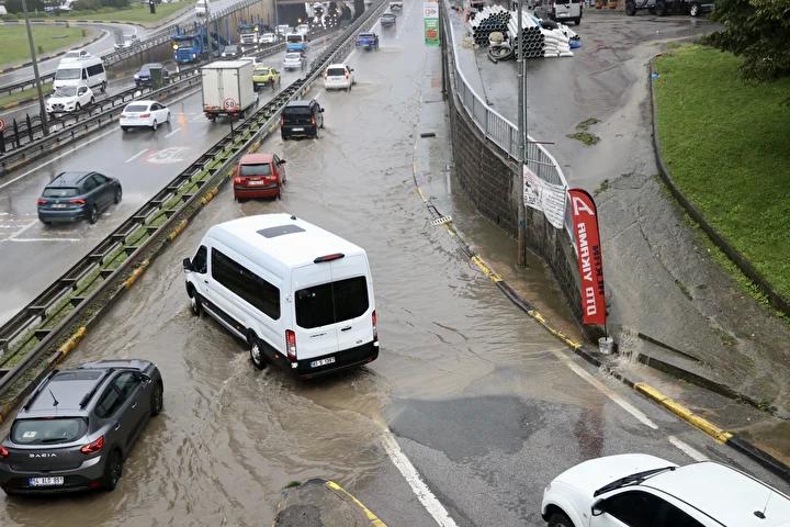 Trabzon'da Şiddetli Sağanak ve Su Birikintileri Etkisi