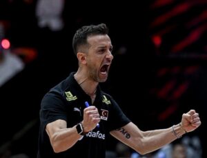 Türk Voleybol Takımı Gümüş Madalya ile Tarihe Geçti