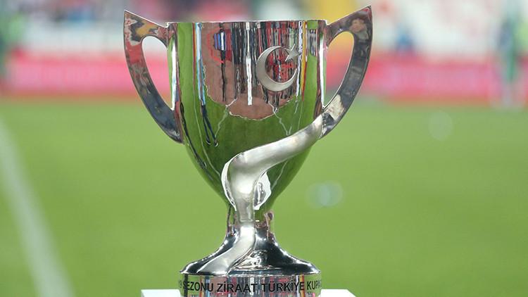Türkiye Futbol Federasyonu (TFF) tarafından düzenlenen organizasyonda, Ziraat Türkiye Kupası 2. tur kura çekimi gerçekleştirildi. TFF Hasan Doğan Milli Takımlar Kamp ve Eğitim Tesisleri'nde düzenlenen çekilişte, çeşitli kulüp temsilcileri ve yetkililer hazır bulundu. Katılımcı takımlar, kura sonucu belli olacak rakipleriyle heyecanla karşılaştı.