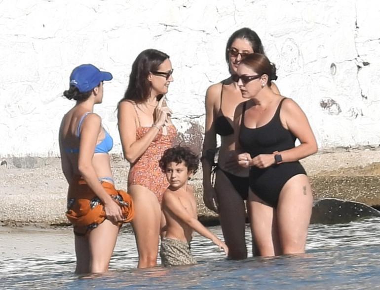 Ünlü Oyuncular Çeşme’de Gün Batımını Paylaştı