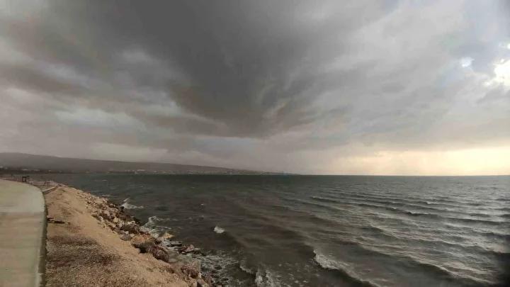 Van'da Aniden Yağış ve Fırtına Etkili Oldu, Şehir Sular Altında Kaldı