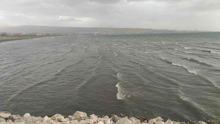 Van'da Aniden Yağış ve Fırtına Etkili Oldu, Şehir Sular Altında Kaldı